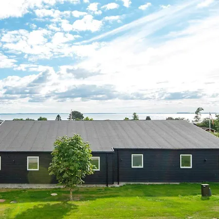 10 Person In Bjert Feriehus Binderup Strand